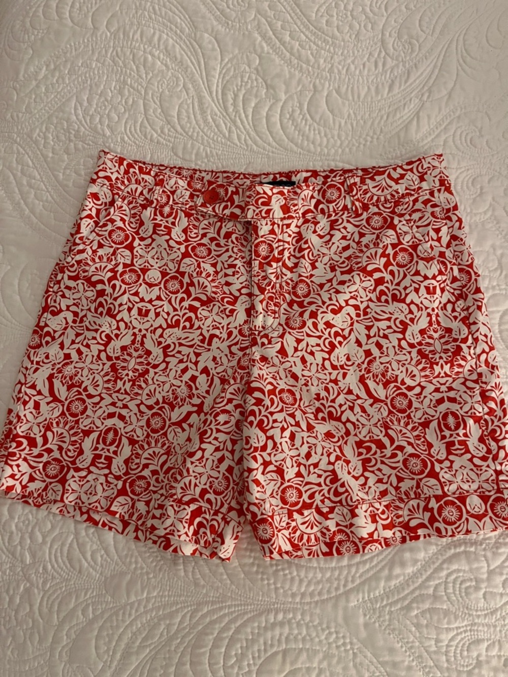 Bandolino Women's Red and White Floral Print Shorts - size 14